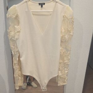 Express Cream Sheer Floral-Appliqué V-Neck Bodysuit